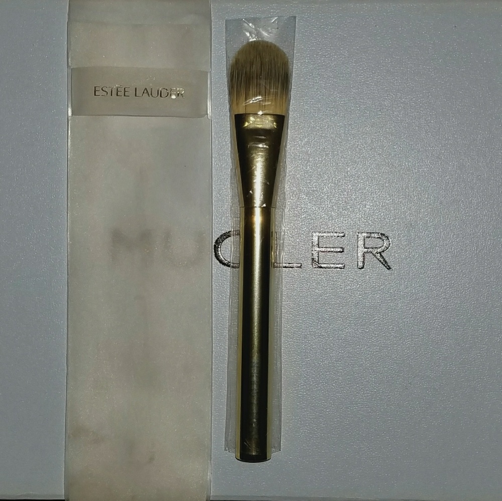 Estée Lauder Foundation Brush